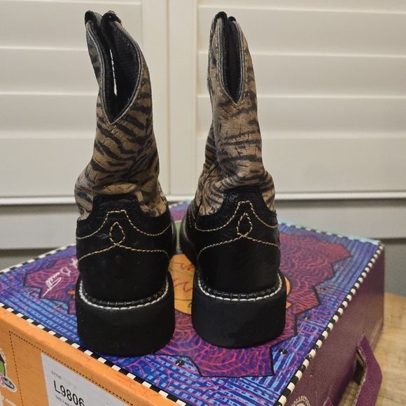 Women’s Justin Gypsy Roper Black Ostrich and Tiger Boots Size 6.5 B 6 1/2 - Picture 2 of 5
